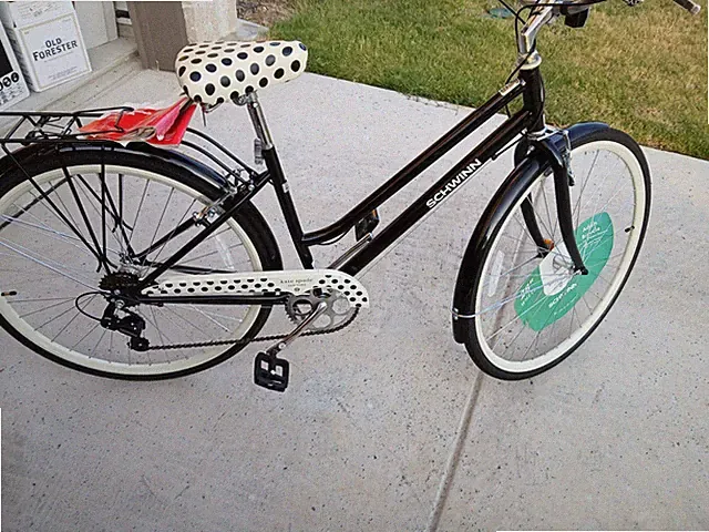 kate spade new york Polka Dot Women’s 26in Cruiser Bike 7-Speed w/ Basket