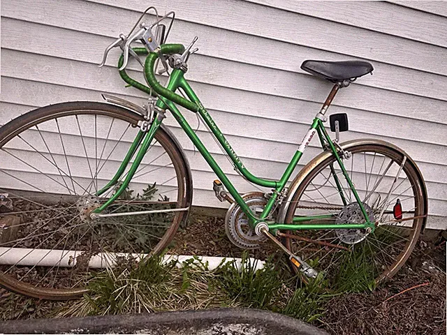 Vintage Green Women's Touring Bike Steel Frame 27in Wheels Caliper Brakes